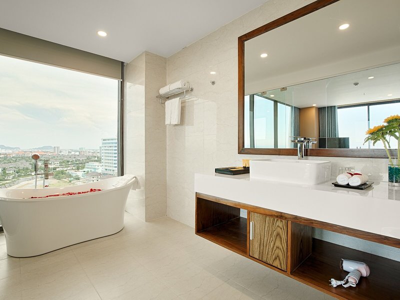 Yarra Ocean Suites Danang 30