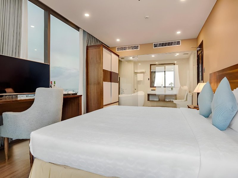 Yarra Ocean Suites Danang 32