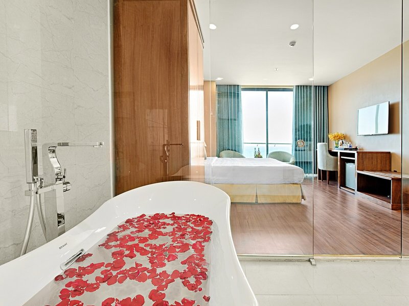 Yarra Ocean Suites Danang 40