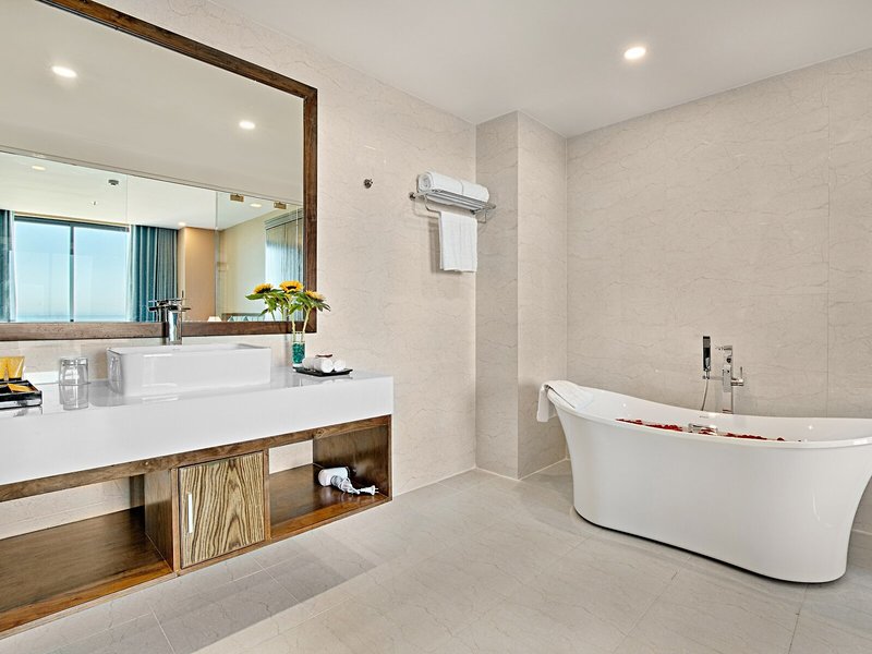Yarra Ocean Suites Danang 41