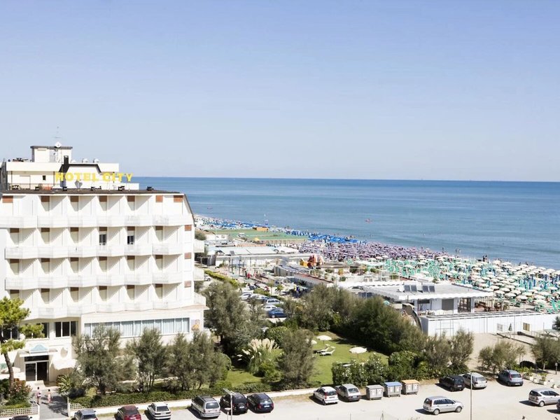 City Beach Resort 3