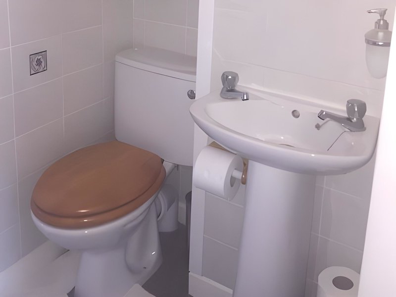 Klima Paradise Beachfront Studios & Apartments 1 - Bathroom Example