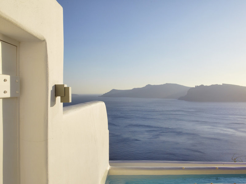 Kirini Suites & Spa 8