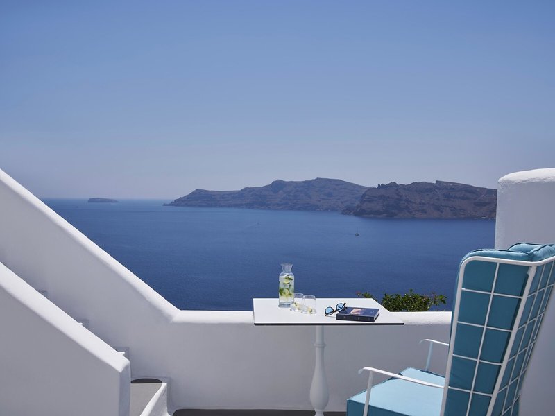 Kirini Suites & Spa 10