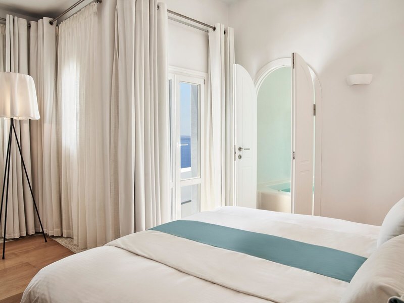 Kirini Suites & Spa 18