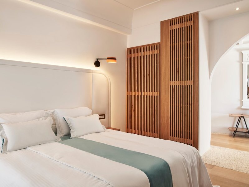 Kirini Suites & Spa 20