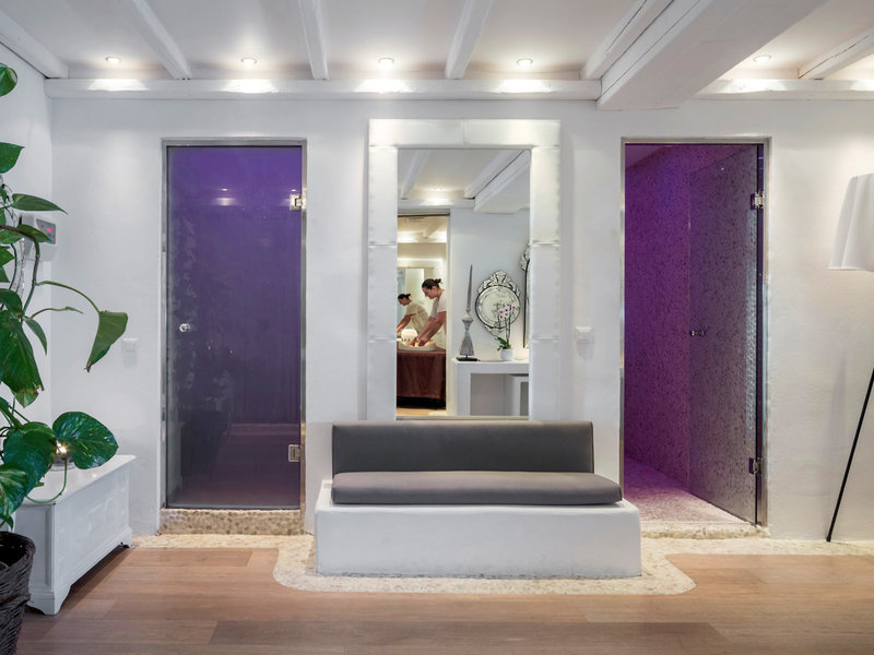 Kirini Suites & Spa 42