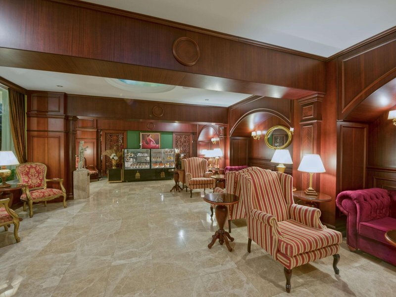 Antique Roman Palace 18