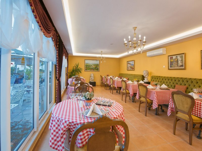 Antique Roman Palace 19