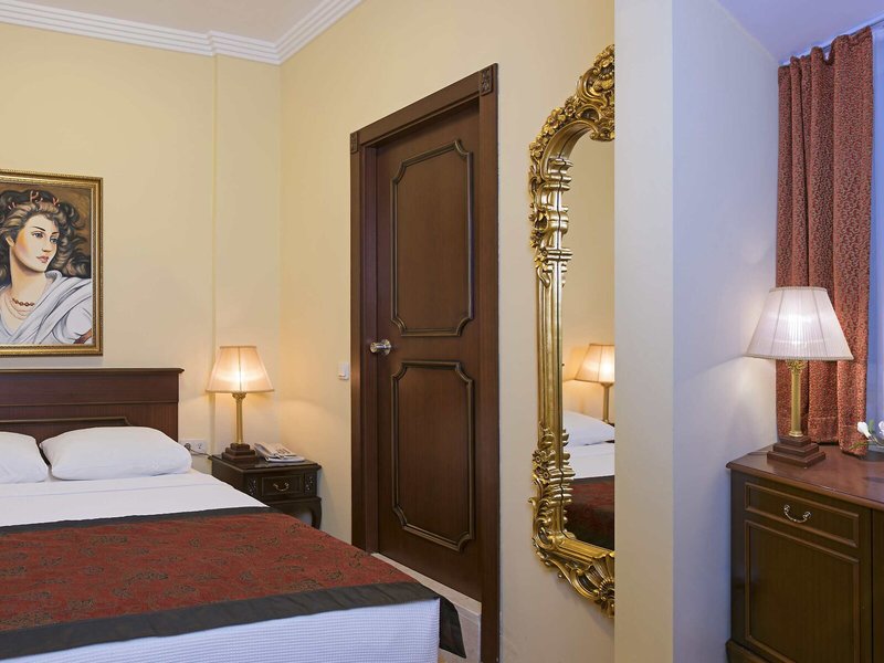 Antique Roman Palace 32