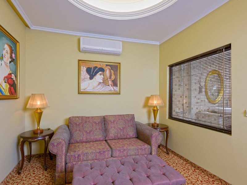 Antique Roman Palace 42