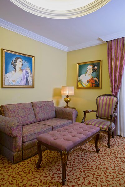 Antique Roman Palace Museum Hotel 67