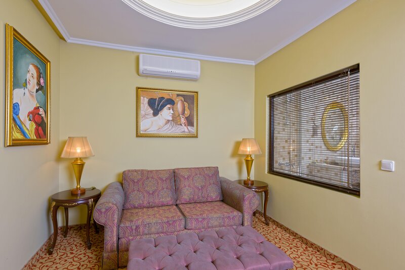 Antique Roman Palace Museum Hotel 69