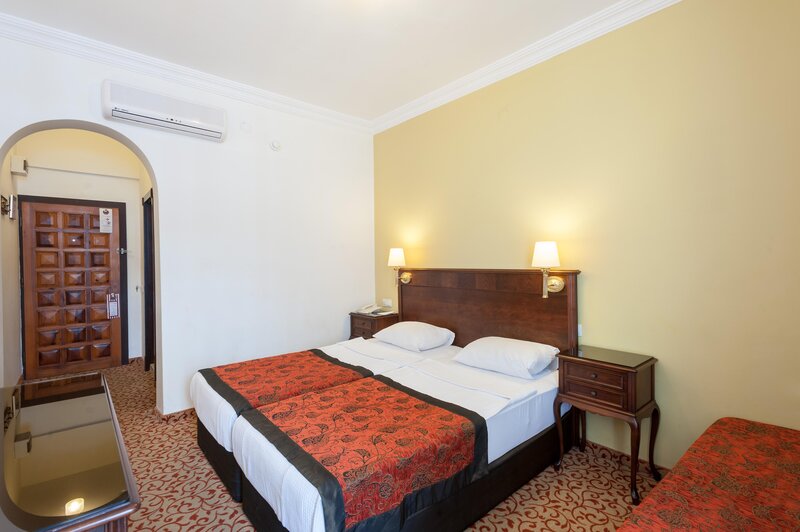 Antique Roman Palace Museum Hotel 80