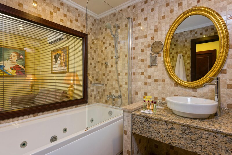 Antique Roman Palace Museum Hotel 82