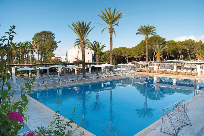 COOEE Cala Llenya Resort Ibiza 5