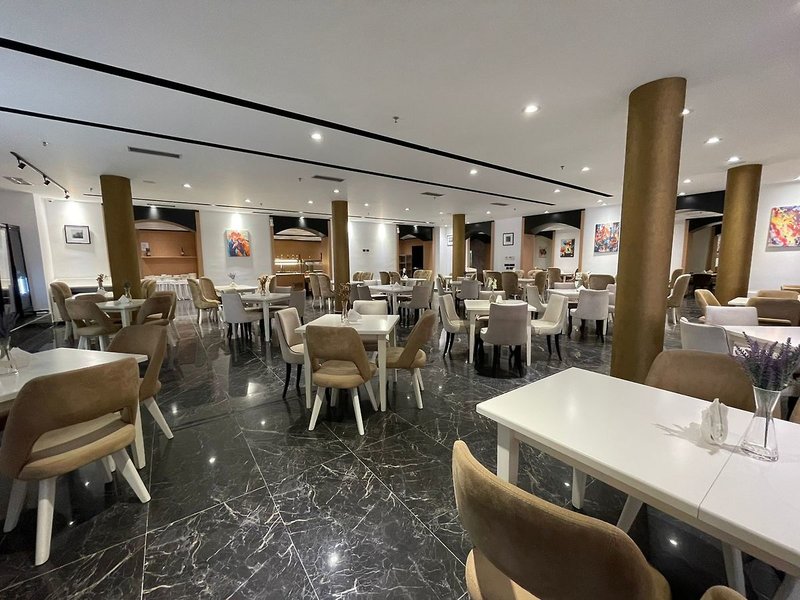 AMH Hotel Durres 3