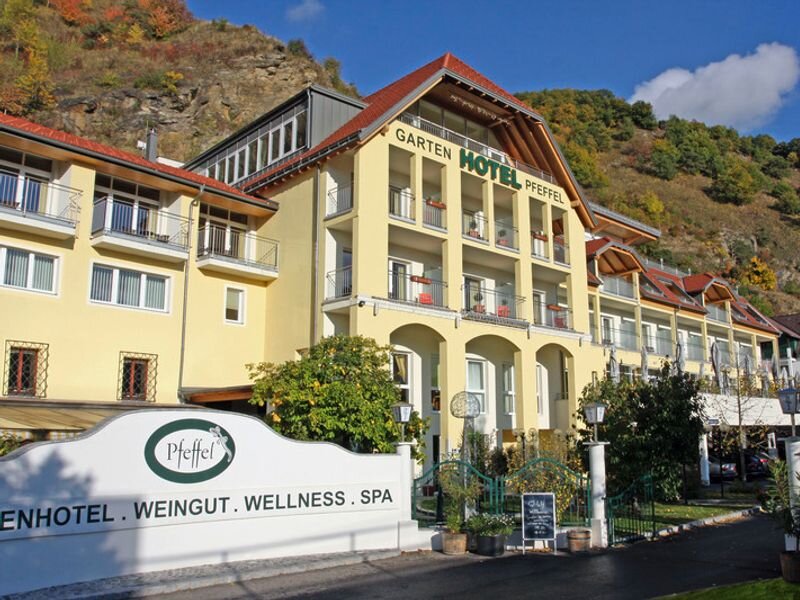 Gartenhotel & Weingut Pfeffel
