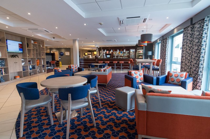 Holiday Inn Express Dunfermline 1