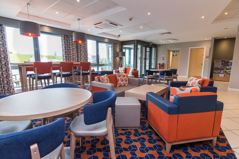 Holiday Inn Express Dunfermline 2