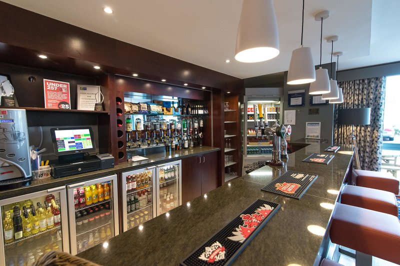 Holiday Inn Express Dunfermline 5