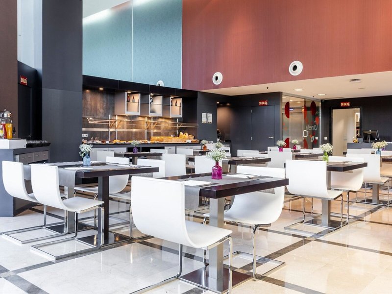 Hotel ILUNION Aqua 4  5
