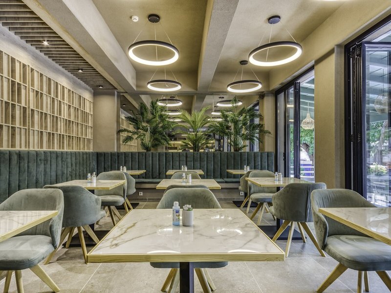 Astron Hotel 7