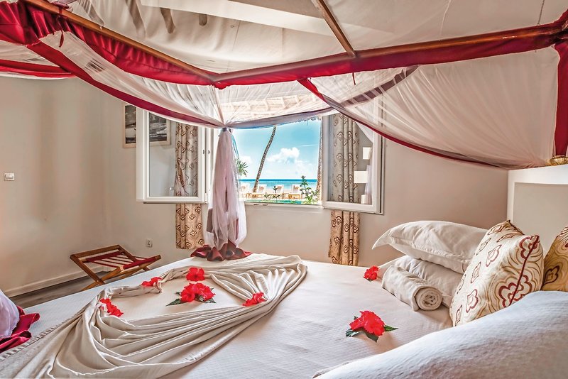 Dream’s Bay Beach Hotel 8