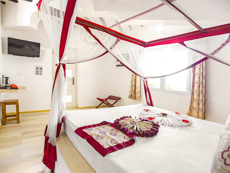Dream’s Bay Beach Hotel 4