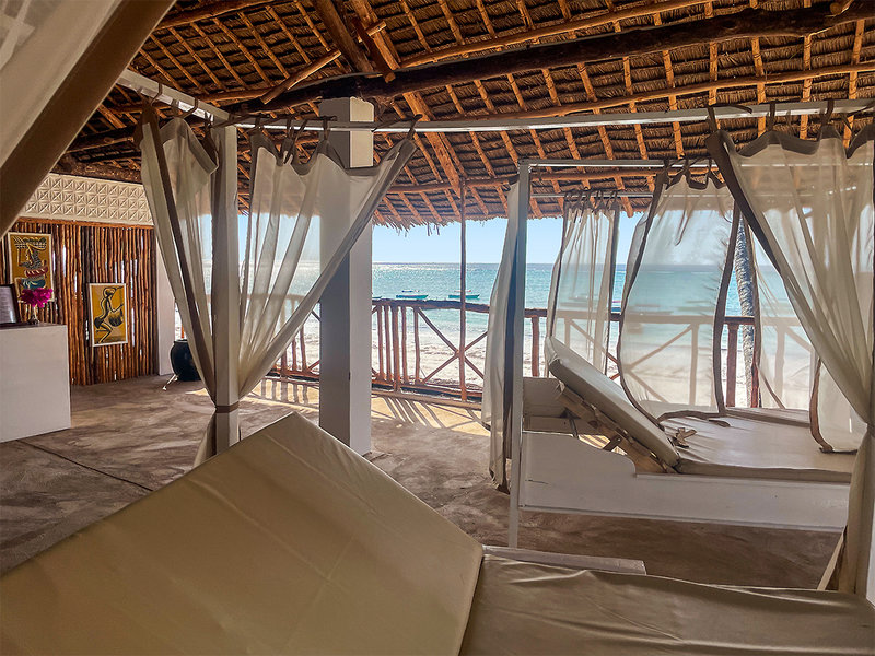 Dream’s Bay Beach Hotel 10