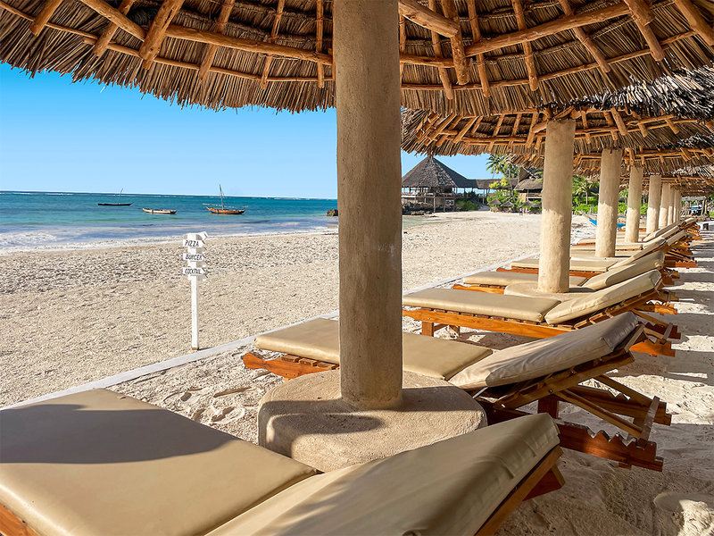 Dream’s Bay Beach Hotel 11