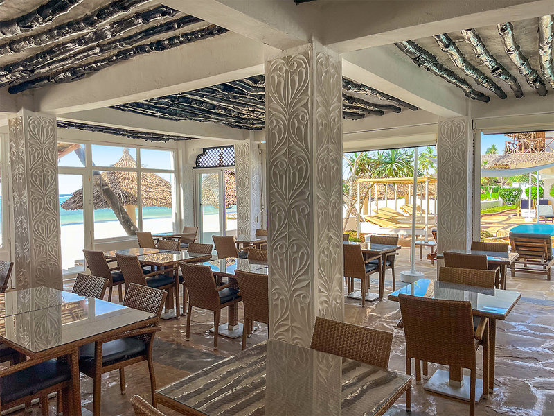 Dream’s Bay Beach Hotel 12