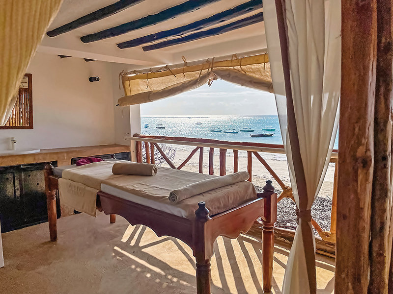 Dream’s Bay Beach Hotel 14