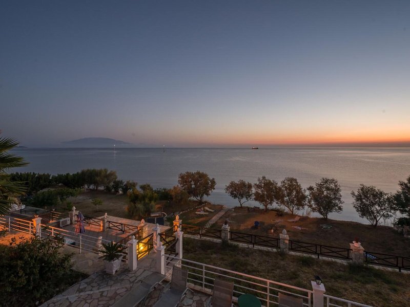 Laura Beach House 6