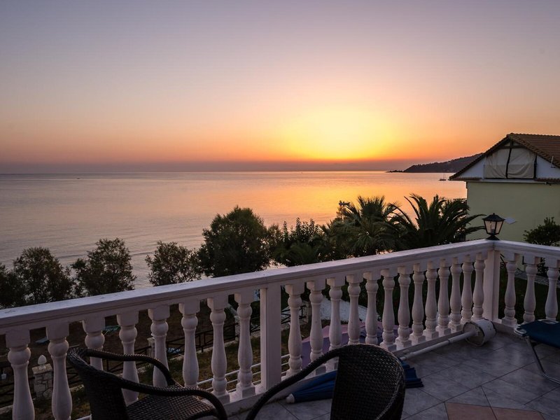 Laura Beach House 8