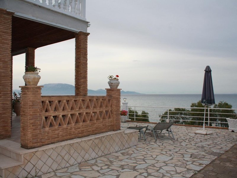 Laura Beach House 9