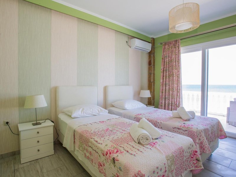 Laura Beach House 37