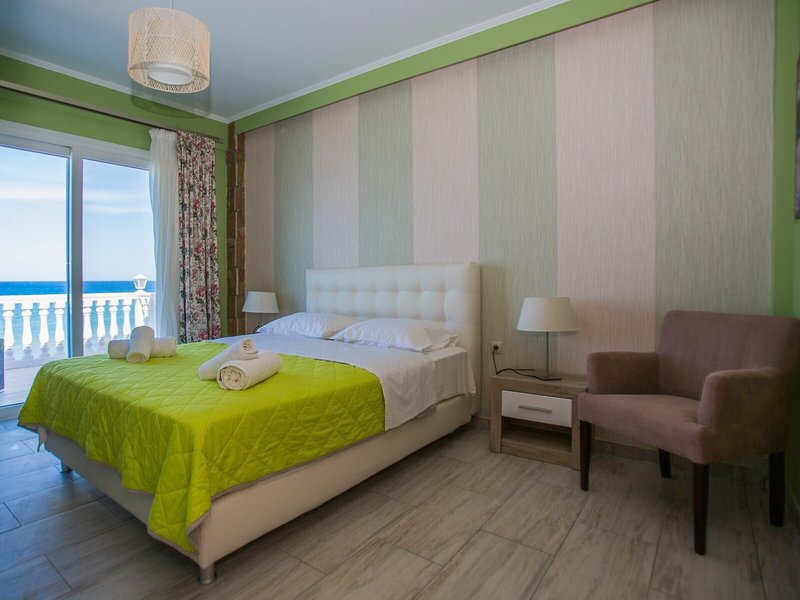 Laura Beach House 38