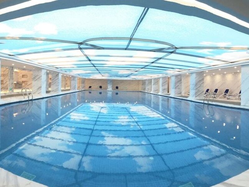 Royal Garden Hotel Shanghai 7 - Outdoor Pool