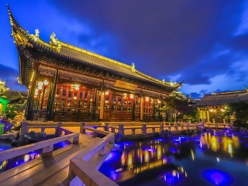 Royal Garden Hotel Shanghai 8 - Outdoor Pool