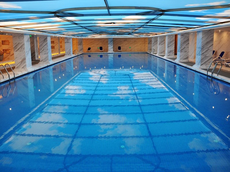 Royal Garden Hotel Shanghai 9 - Outdoor Pool