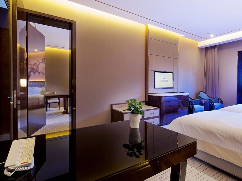 Royal Garden Hotel Shanghai 32 - Room Example