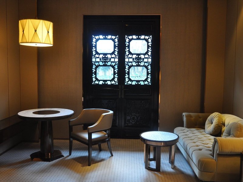 Royal Garden Hotel Shanghai 36 - Room Example
