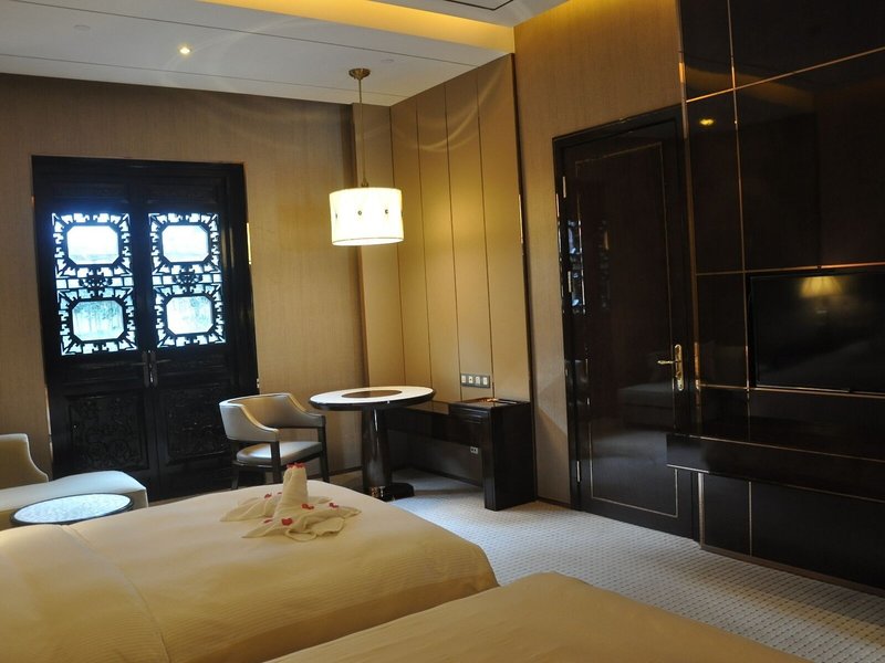 Royal Garden Hotel Shanghai 37 - Room Example