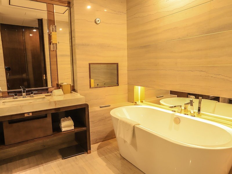 Royal Garden Hotel Shanghai 42 - Bathroom Example