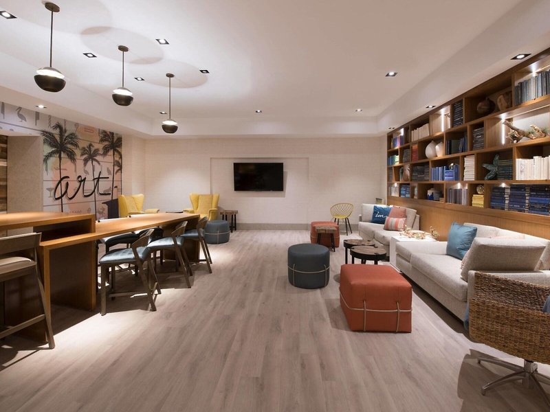 Renaissance Newport Beach  36