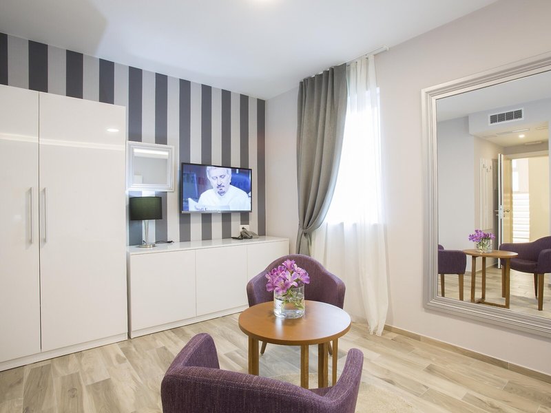 Boutique Hotel Intermezzo 8