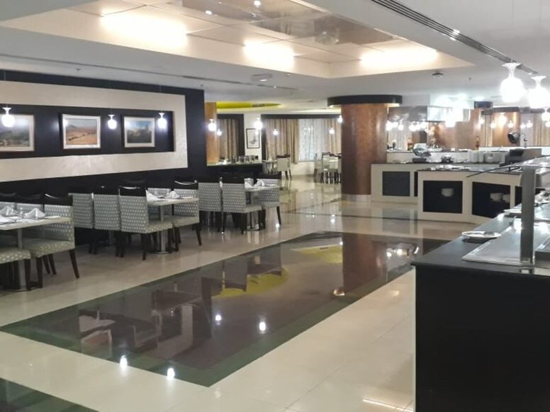 Golden Tulip Headington Ruwi 12