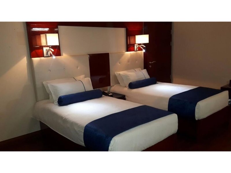 Golden Tulip Headington Ruwi 18