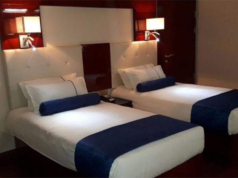 Golden Tulip Headington Ruwi 19